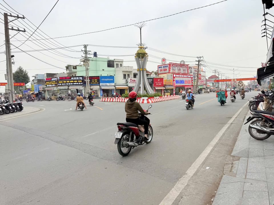 Nhà phố 188m² mặt tiền đường Võ Công Tồn - Giá chỉ 9 tỷ 700 triệu, thương lượng!