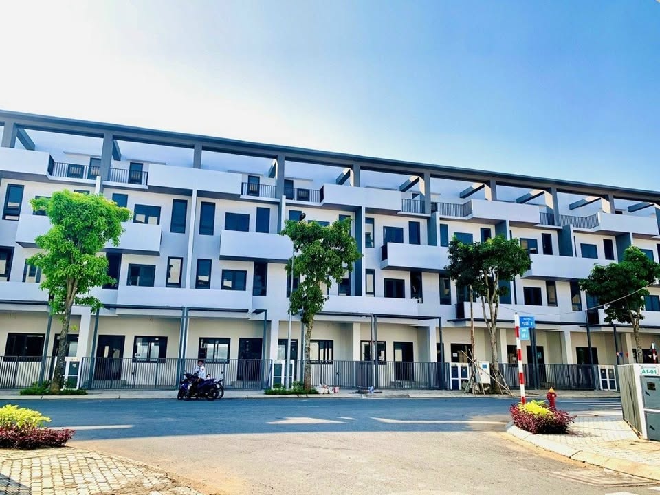 Nhà phố The Pearl Riverside Bến Lức 70m² giá 2.85 tỷ - Đẳng cấp bên sông!