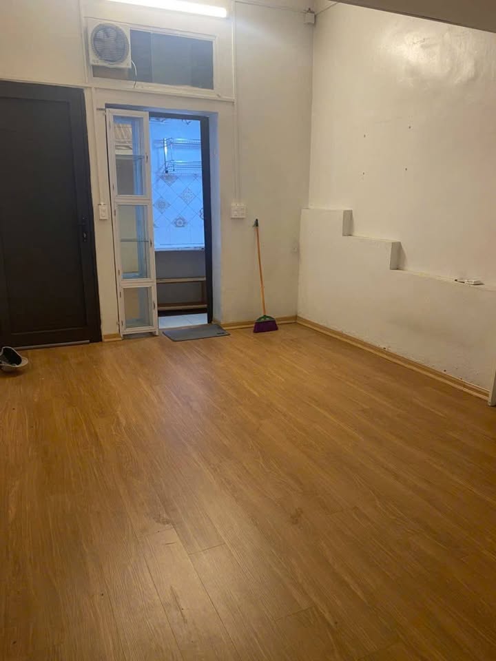 Căn hộ tập thể ngõ 190 Lò Đúc 16m² giá 3.2 tỷ - Sổ đỏ chính chủ, bán gấp!