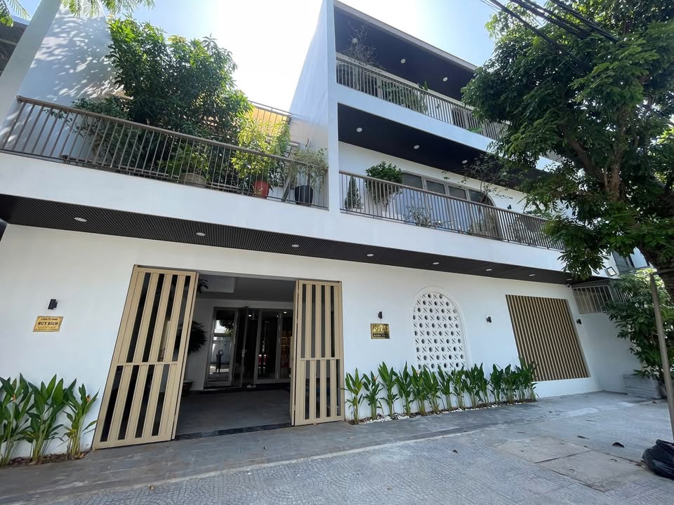 Biệt thự 3 lô liền kề đường Anh Thơ 270m² giá 34 tỷ - Sống thượng lưu bên sông Hàn!