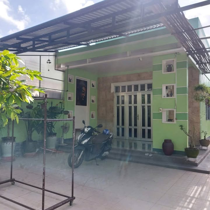 Nhà mặt tiền lộ bờ đắp Phú Hưng Bến Tre 241m² giá 2.1 tỷ - Thương lượng trực tiếp với chính chủ!