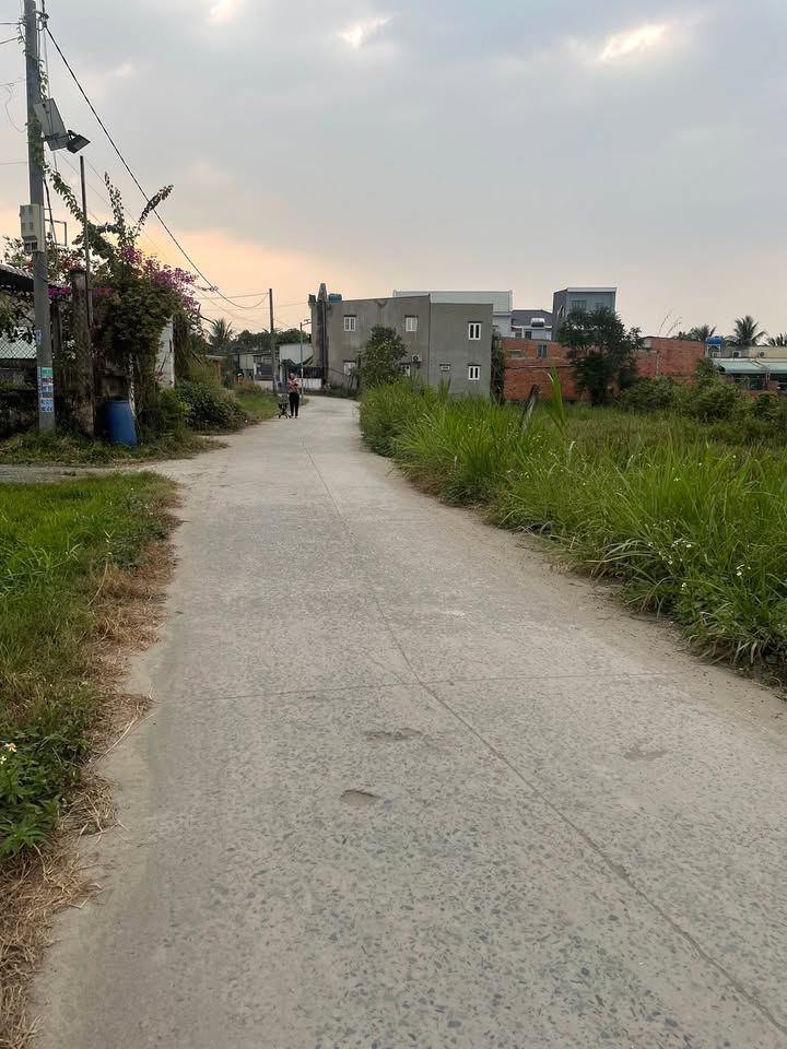 Đất nền Tràm Lạc, Đức Hòa, 136m² giá 1.35 tỷ - Pháp lý rõ ràng, sổ hồng sẵn!