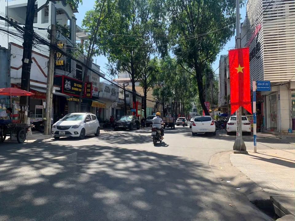 Đất Mặt Tiền Phan Đình Phùng Biên Hòa 100m² giá 6.2 tỷ - Tiềm năng kinh doanh lớn!