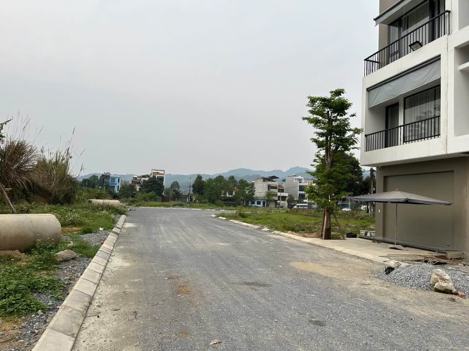 Bán đất Lào Cai 81m² giá 2.4 tỷ - Vị trí đắc địa bên bờ suối Ngòi Đum!