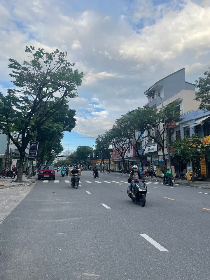 Nhà mặt tiền kinh doanh Lê Đình Lý, Đà Nẵng 105.6m² - Vị trí đắc địa, tiềm năng sinh lời!