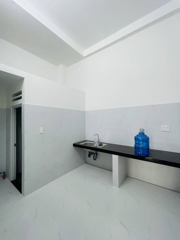 Nhà phố Dĩ An 100m² giá 8.2 tỷ - Kinh doanh sầm uất ngay mặt tiền!