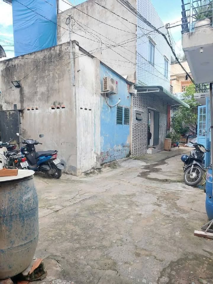 Nhà cấp 4 + 3 phòng trọ tại Dĩ An 161.07m² giá 4.8 tỷ - Dòng tiền ổn định 8 triệu/tháng!