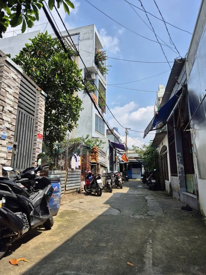 Lô đất Quận 12 mặt tiền hẻm giá chỉ 4.1 tỷ - Cơ hội đầu tư tuyệt vời!