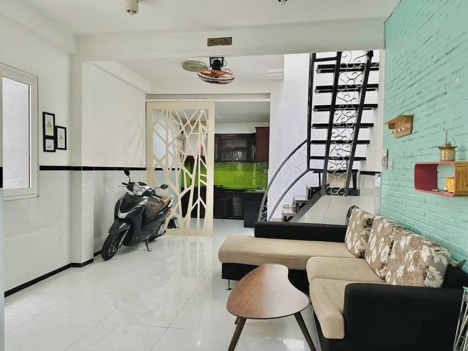 Nhà bán Phú Nhuận 42m² giá 6.3 tỷ - Gần mặt tiền đường Phùng Văn Cung!