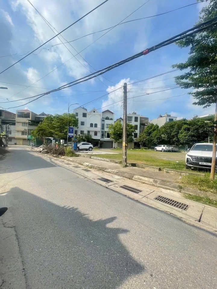 Nhà phố Lê Thanh Nghị, Vĩnh Yên, 102m² giá 4 tỷ - Vị trí kinh doanh đắc địa!