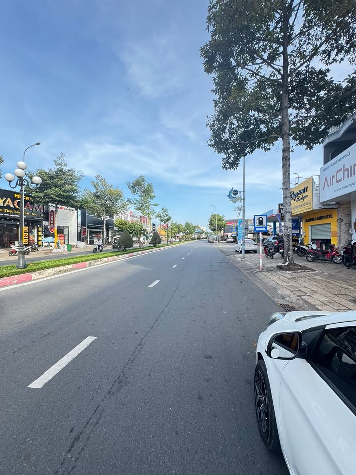 Biệt thự trung tâm Bà Rịa 238m² giá 8.3 tỷ - Thiết kế hiện đại, nội thất cao cấp!