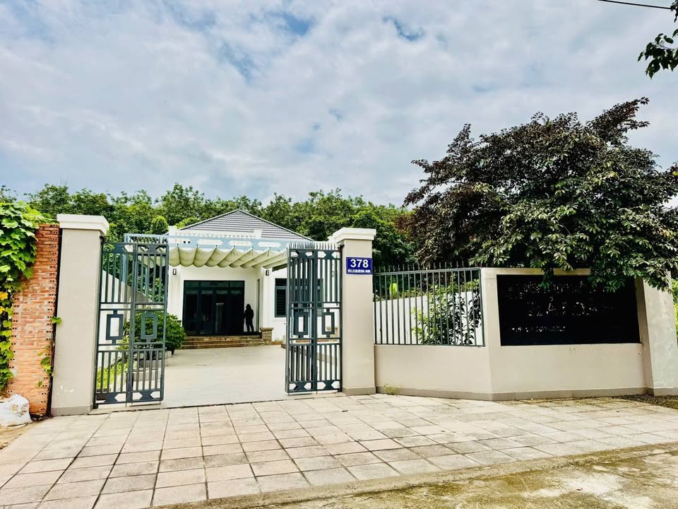 Biệt thự mặt tiền Quốc Lộ 13 Bến Cát 400m² giá 2.3 tỷ - Đầu tư sinh lời bền vững!