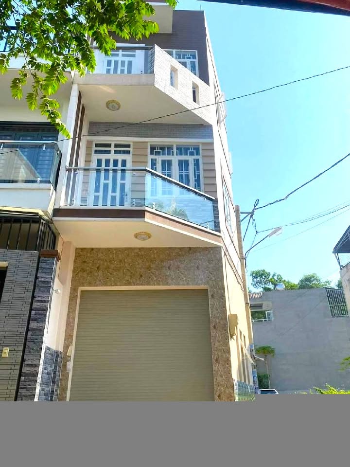 Nhà 4 tầng mặt tiền hẻm xe hơi Ngô Chí Quốc, 58.5m² giá 4 tỷ - Cơ hội hiếm có!