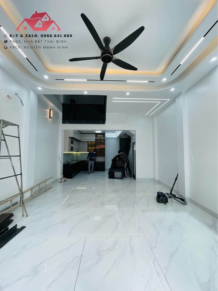 Bán gấp FrontHouse 4 tầng Mặt Đường Kinh Doanh, P. Bồ Xuyên, Thái Bình - Giá chỉ 6 tỷ!