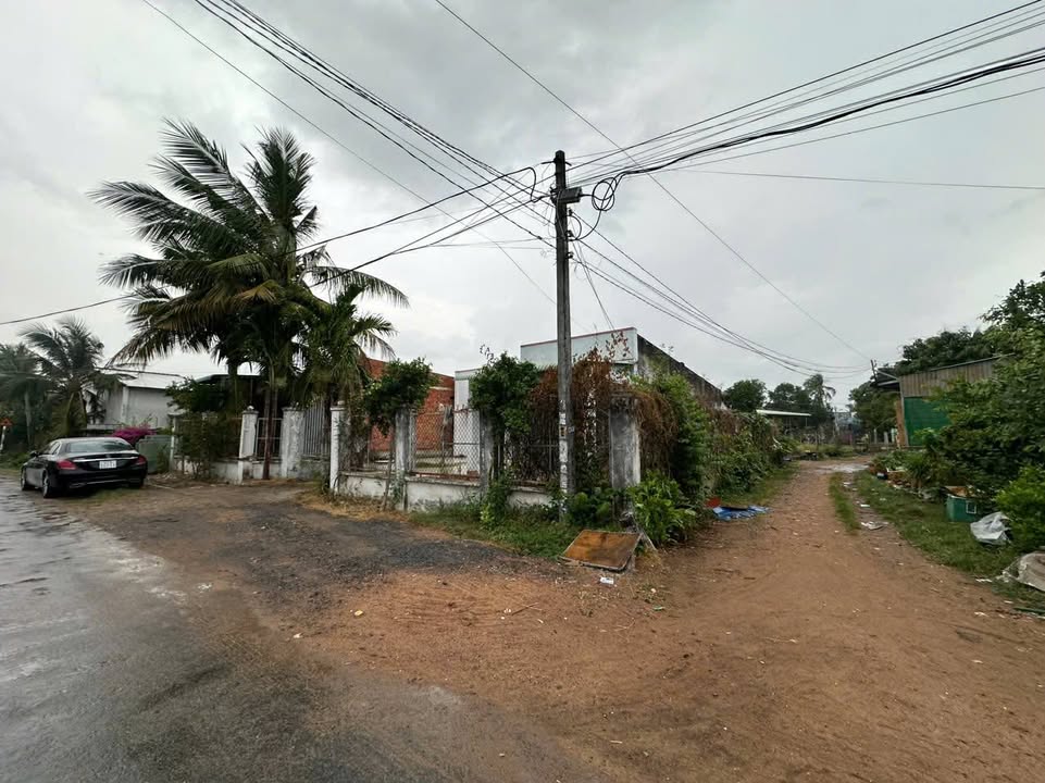 Bán đất kèm nhà mặt tiền đường Phạm Hùng, Tây Ninh 339.5m² - Giá tốt thương lượng!