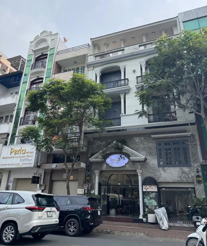 Cho thuê nhà mặt tiền 330-332 Cao Thắng, Quận 10, 172m² - Vị trí đắc địa, kinh doanh sầm uất!
