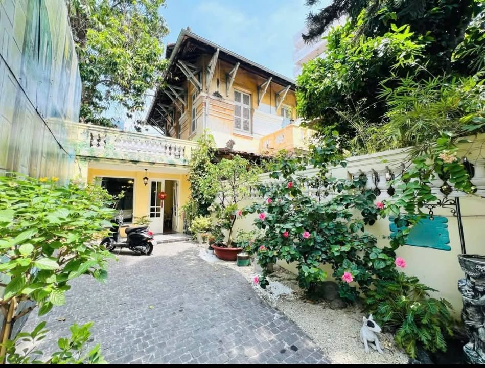 Biệt thự cho thuê mặt tiền 18 Tú Xương, Quận 3 - Thiết kế sang trọng, vị trí đắc địa!