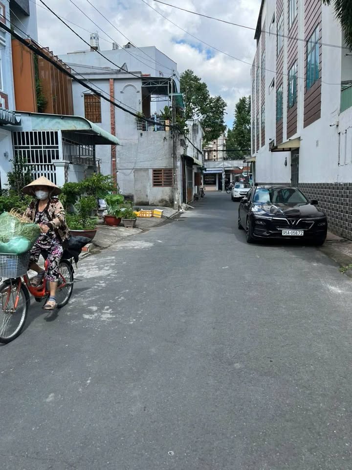 Bán nhà trệt lầu + 5 căn trọ tại hẻm 307 Nguyễn Đệ, Cần Thơ - Giá 5.1 tỷ, thu nhập ổn định!