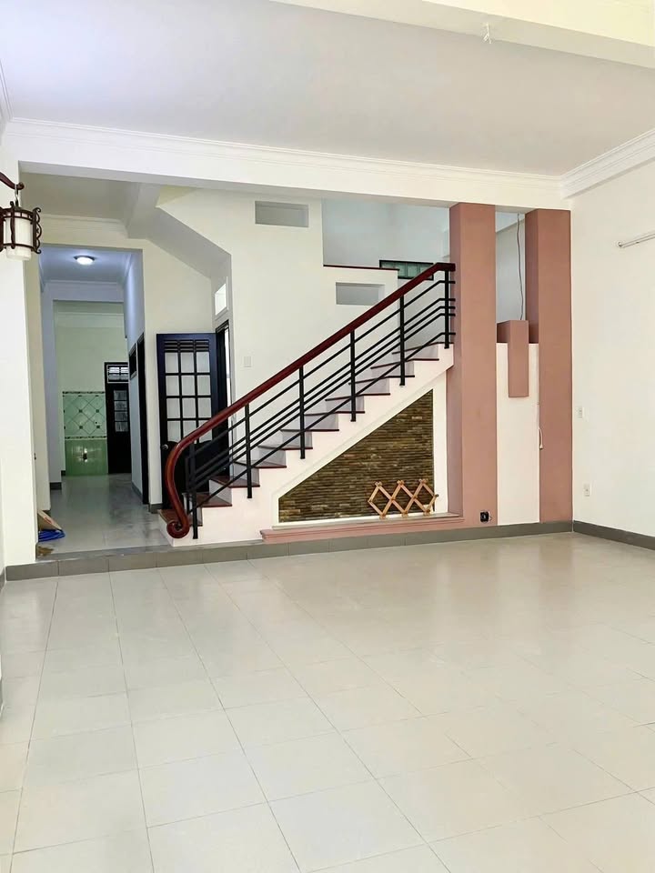 Cho thuê nhà 2 tầng mặt tiền đường Dương Khuê 115m² giá 20 triệu - Phù hợp làm văn phòng hoặc ở