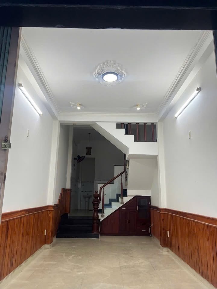 Nhà cho thuê 3 tầng Tiểu La, Hải Châu 40m² chỉ 15 triệu/tháng - Sẵn sàng vào ở!