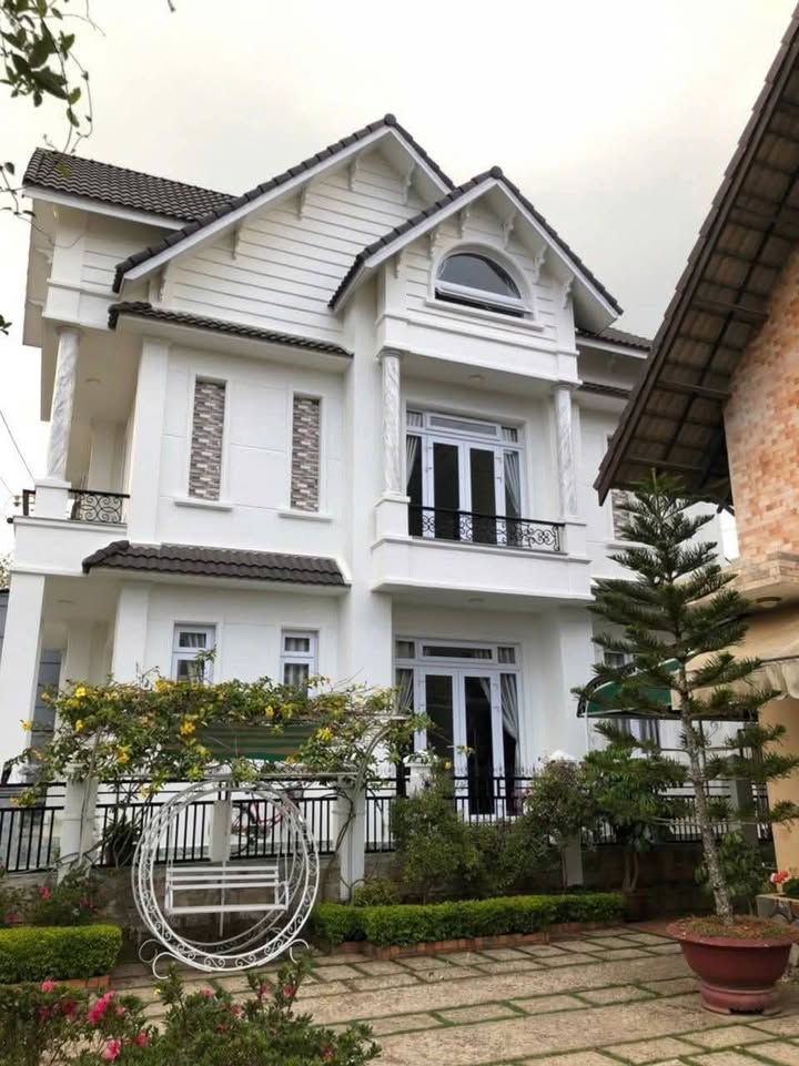 Cho thuê villa 6 phòng ngủ Đà Lạt 300m² giá chỉ 17 triệu - Full nội thất sang trọng!