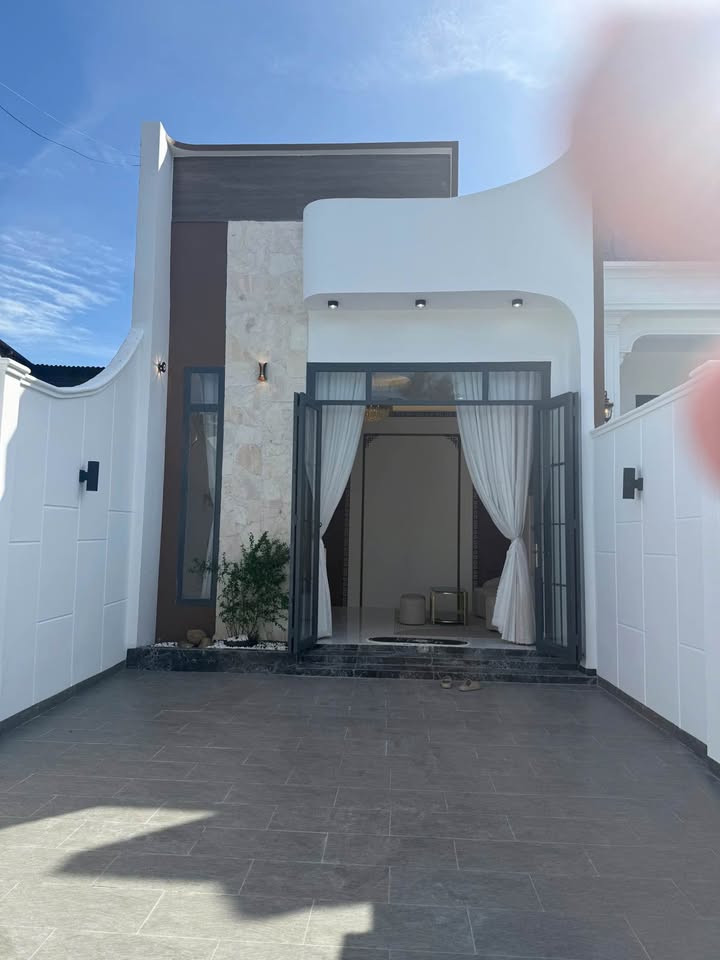 Nhà đẹp Khu phố Long Thành, P. Hòa Thành, Tây Ninh 122m² giá 1.75 tỷ - Sẵn sàng vào ở!