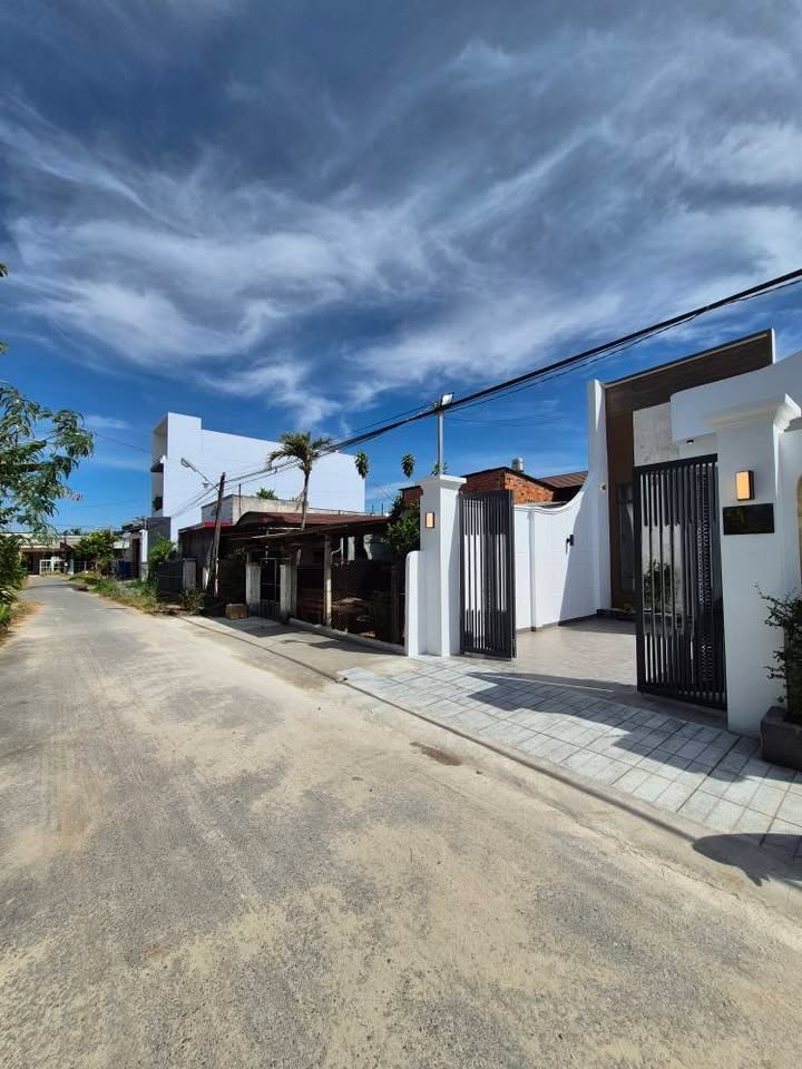 Nhà bán Hòa Thành, Tây Ninh 122m² giá 1.75 tỷ - Kiến trúc hiện đại, dọn vào ở ngay!