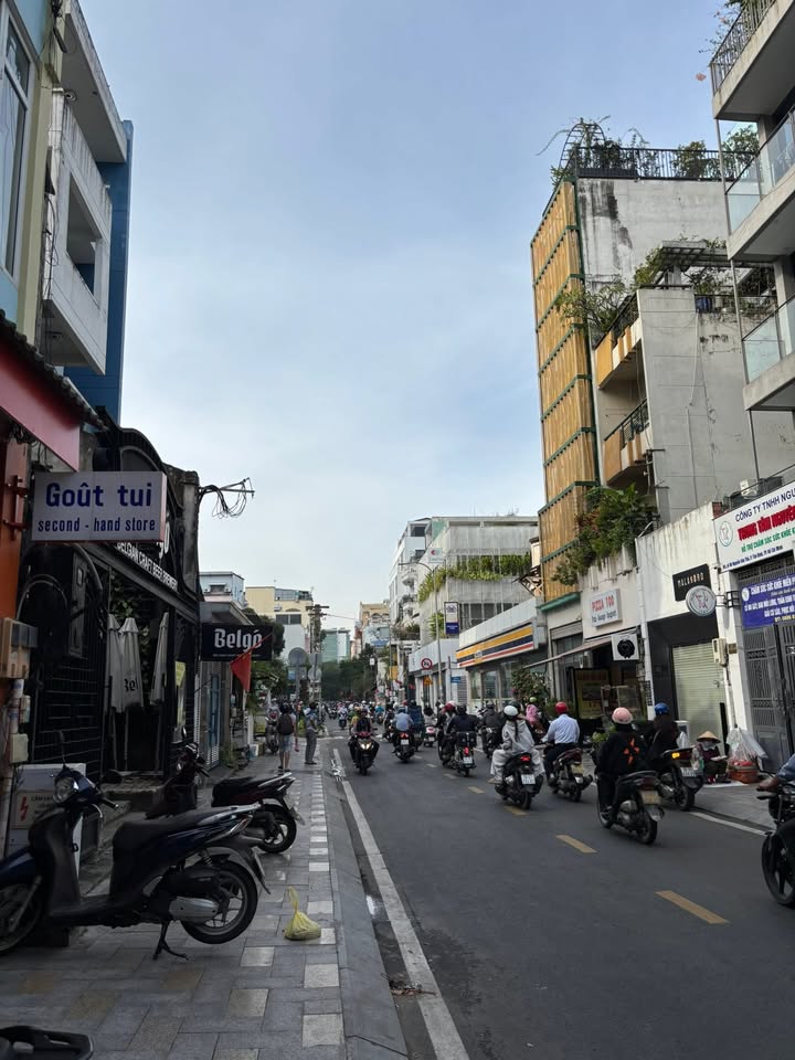 Nhà mặt tiền đường Tân Quy, Quận 7, 60m² - Phù hợp cho ở và kinh doanh!