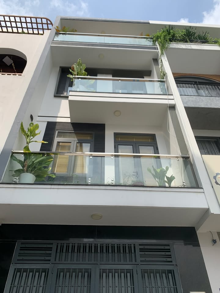 Nhà phố Nguyễn Thị Thập Quận 7 82.6m² giá 10.4 tỷ - Nội thất hiện đại, sổ hồng riêng!