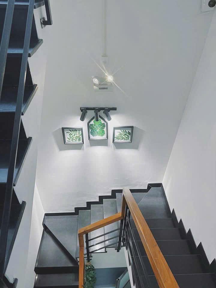 Nhà cho thuê mặt tiền Lê Lợi, Quy Nhơn 5PN giá 12 triệu - Đầy đủ nội thất!