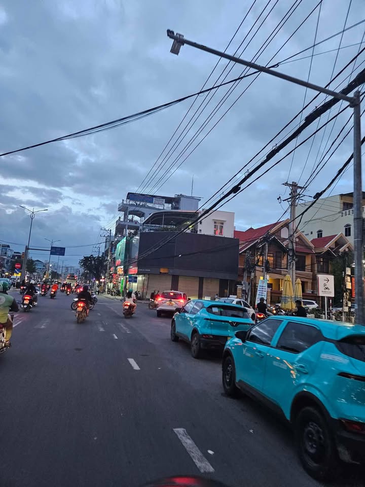 Nhà góc cho thuê tại Hoàng Văn Thụ, Quy Nhơn 120m² - Giá chỉ 25 triệu/tháng!