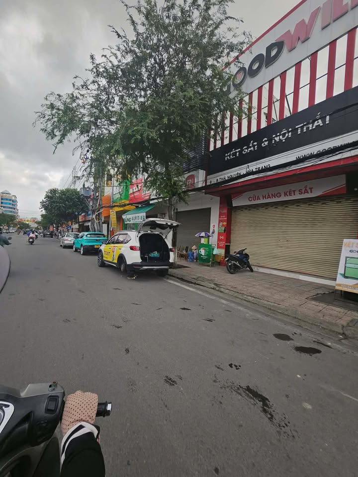 Nhà nguyên căn Hoàng Văn Thụ, 40m² giá 12 triệu - Kinh doanh sầm uất!