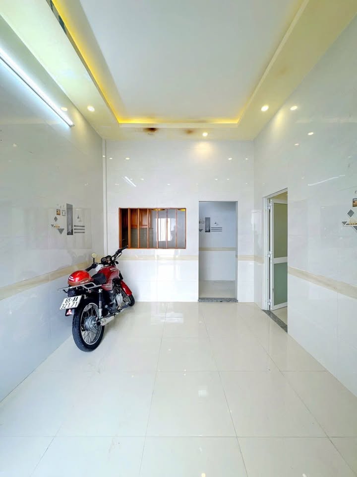 Nhà đẹp hoàn công 25.8m² giá 880 triệu - Gần Vincom Hùng Vương