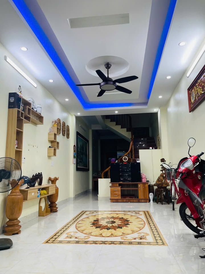 Nhà đẹp 3 tầng tại Minh Khai 105m² giá 2 tỷ - Cơ hội không thể bỏ lỡ!