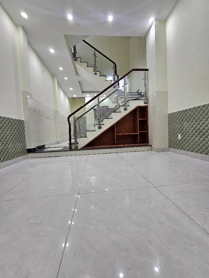 Nhà phố đẹp 60m² tại Bình Tân - Chỉ 1 phút ra Quốc Lộ 1A!