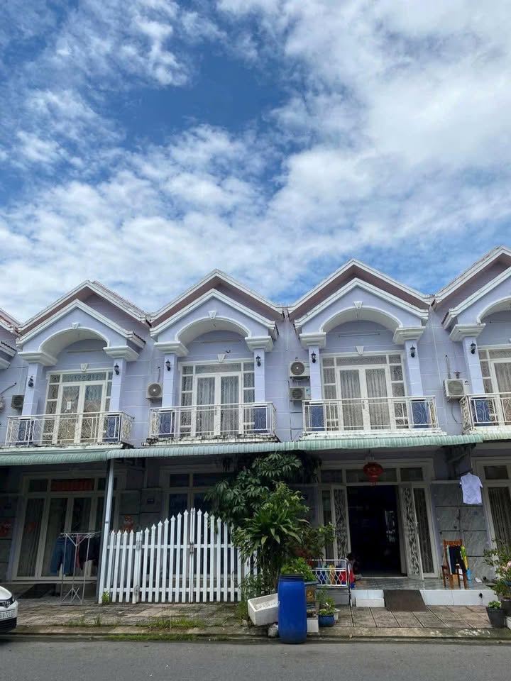 Nhà lầu cho thuê khu đô thị Thịnh Gia Tân Định Bến Cát 4.5 triệu - Tiện nghi đầy đủ!