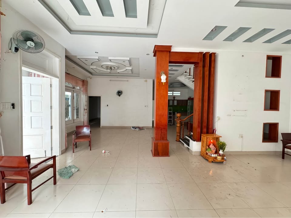 Nhà mặt tiền đường Nam Cao, Phan Rang 180m² giá 7.9 tỷ - Dân trí cao, an cư lý tưởng!