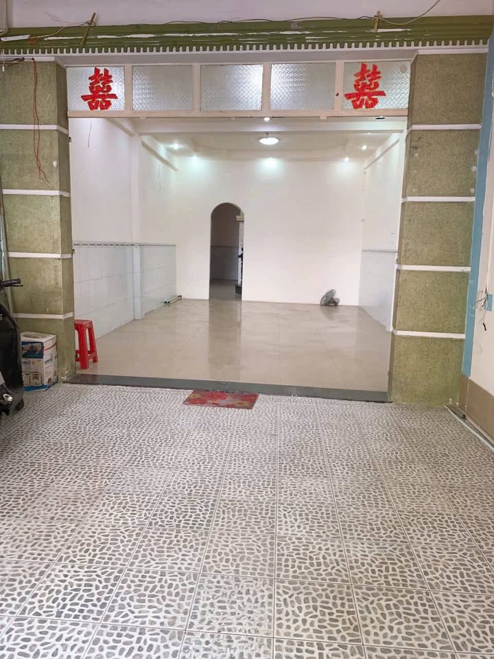 Nhà mặt tiền 1 trệt 2 lầu tại Long Châu, Vĩnh Long - Giá 8 tỷ, thuận tiện kinh doanh!