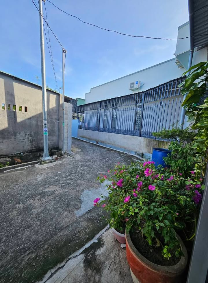 Nhà bán Tam Phước Long Điền 166m² giá 1.35 tỷ - Sân rộng đậu xe hơi