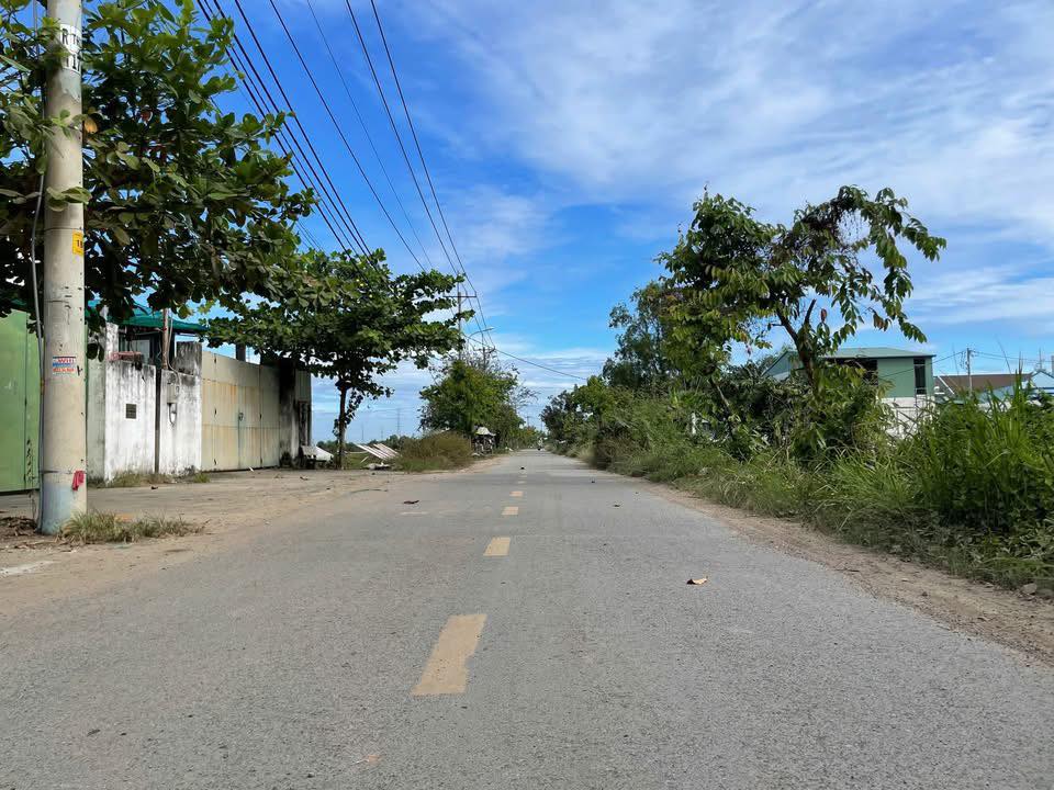 Xưởng bán gấp Tân Hiệp 338m² giá 9.8 tỷ - Hoàn công, vào sử dụng ngay!