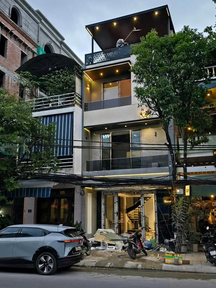 Nhà Mặt Tiền Đường Nguyễn Tri Phương, Hải Châu 82m² - Kinh Doanh Sầm Uất!