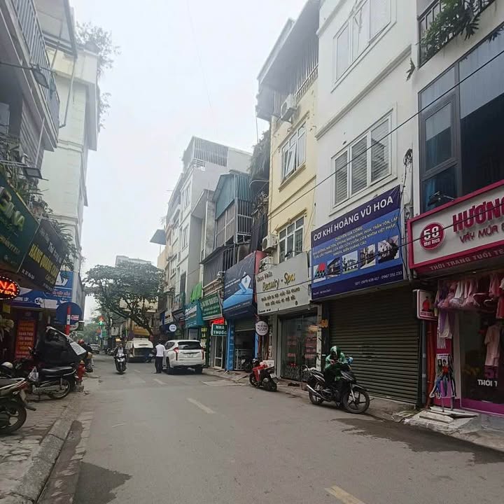 Nhà mặt phố Mai Dịch - Kinh doanh đỉnh cao 44m² giá 20 tỷ - Tiện ích vô vàn!
