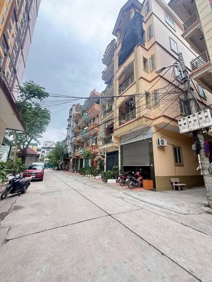 Nhà phố Định Công 67m² giá 24 tỷ - Lô góc, đường 13m