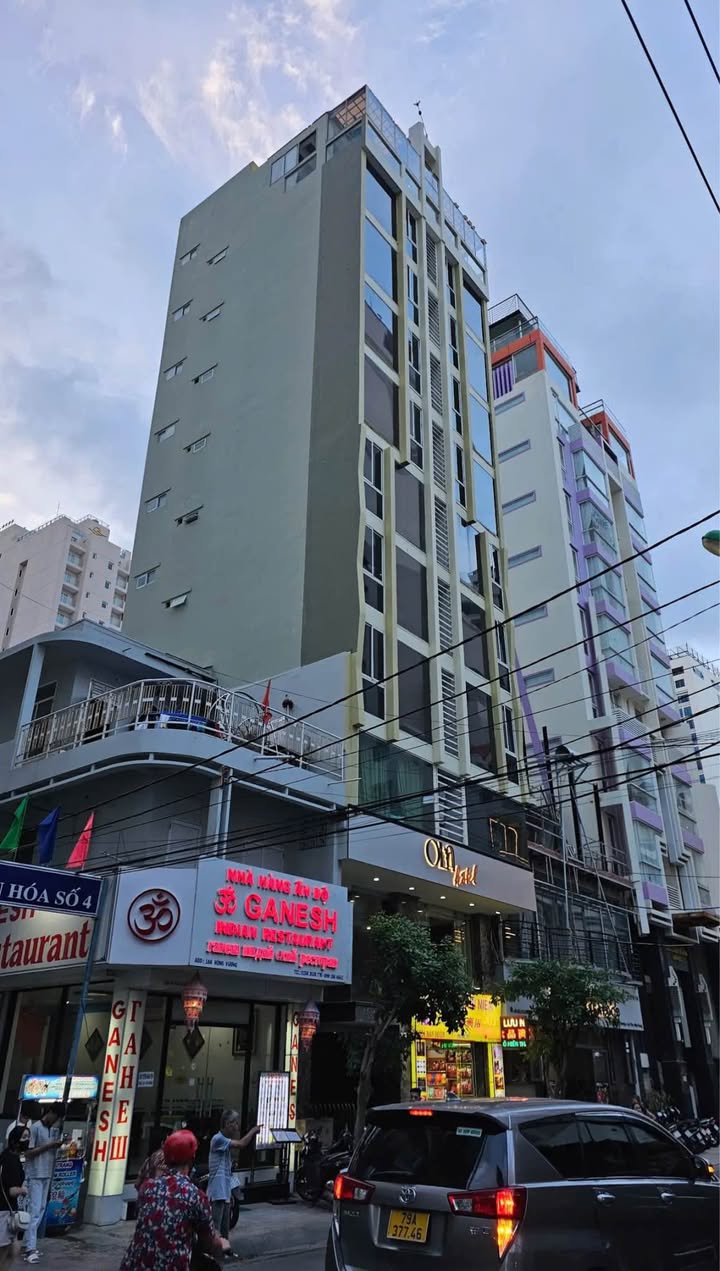 Khách sạn 12 tầng mặt tiền đường Hùng Vương, Nha Trang 64m² giá 40 tỷ - Dòng tiền ổn định 80 triệu/tháng