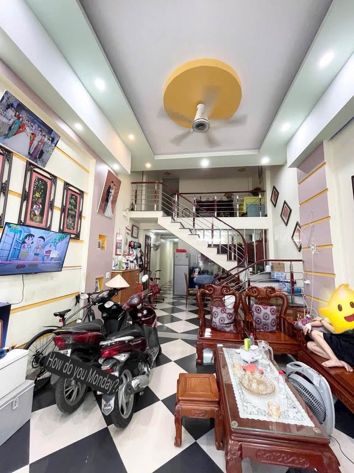 Nhà cấp 4 gác lửng Cốc Lếu 80.1m² giá 2.3 tỷ - Gần trường học và chợ!