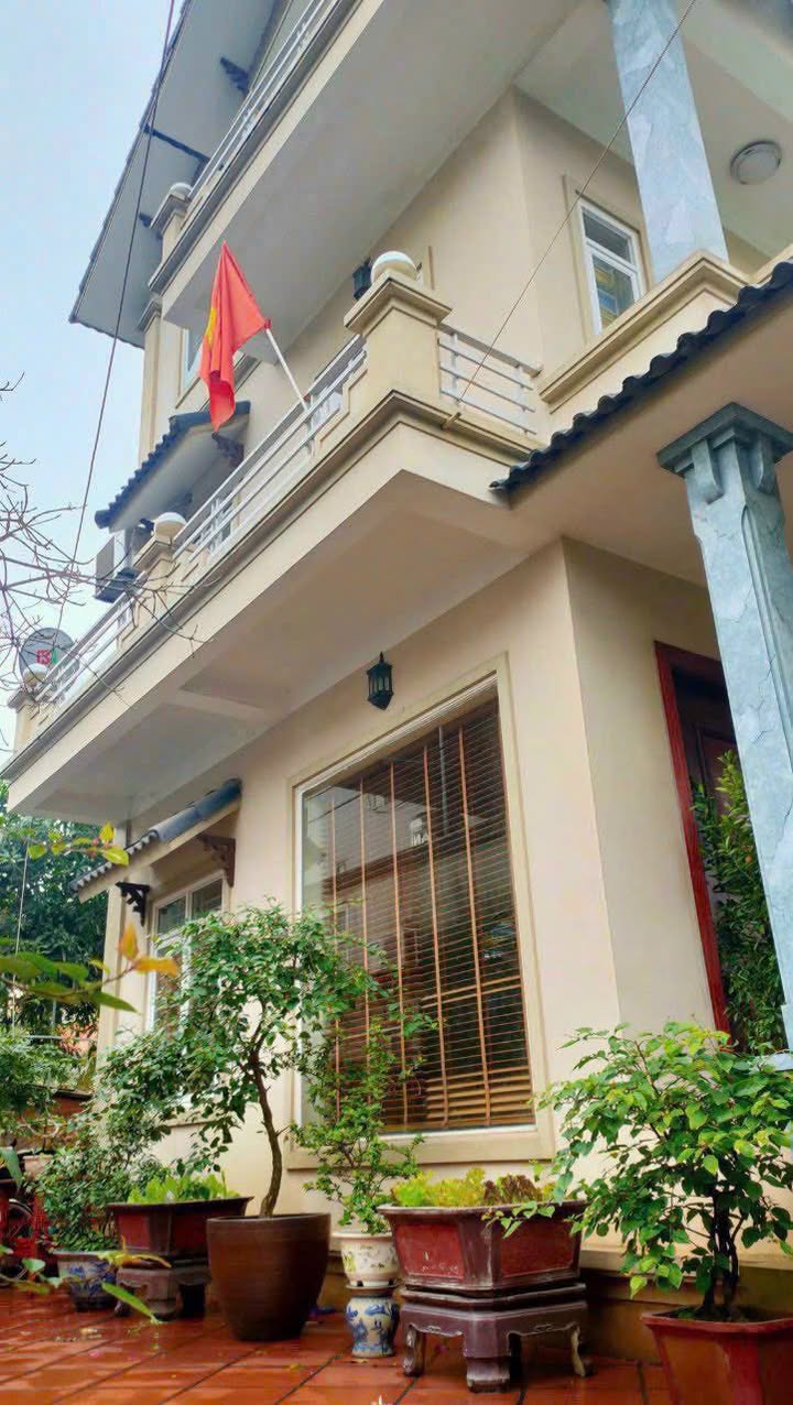 Biệt thự 3 tầng Bãi Cháy 321m² giá chỉ 6 tỷ - Cơ hội vàng cho bạn!