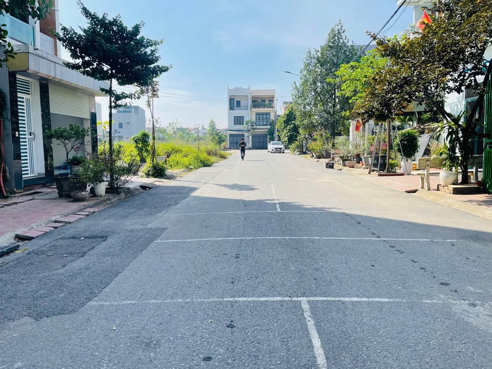 Đất nền Đồng Hóc Thân Vĩnh Yên 100m² giá 2.7 tỷ - Vị trí đẹp gần trường học!