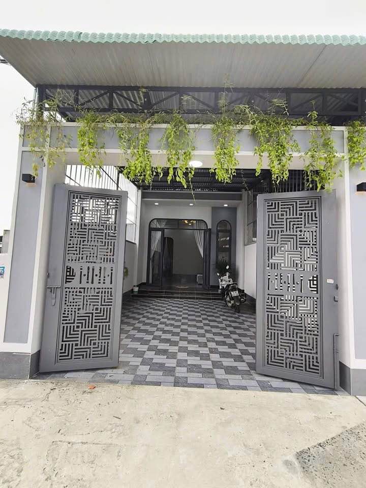 Nhà đẹp hiện đại Phường Long Hoa, Tây Ninh 128m² giá 1.32 tỷ - Hướng Đông, sẵn sàng vào ở!