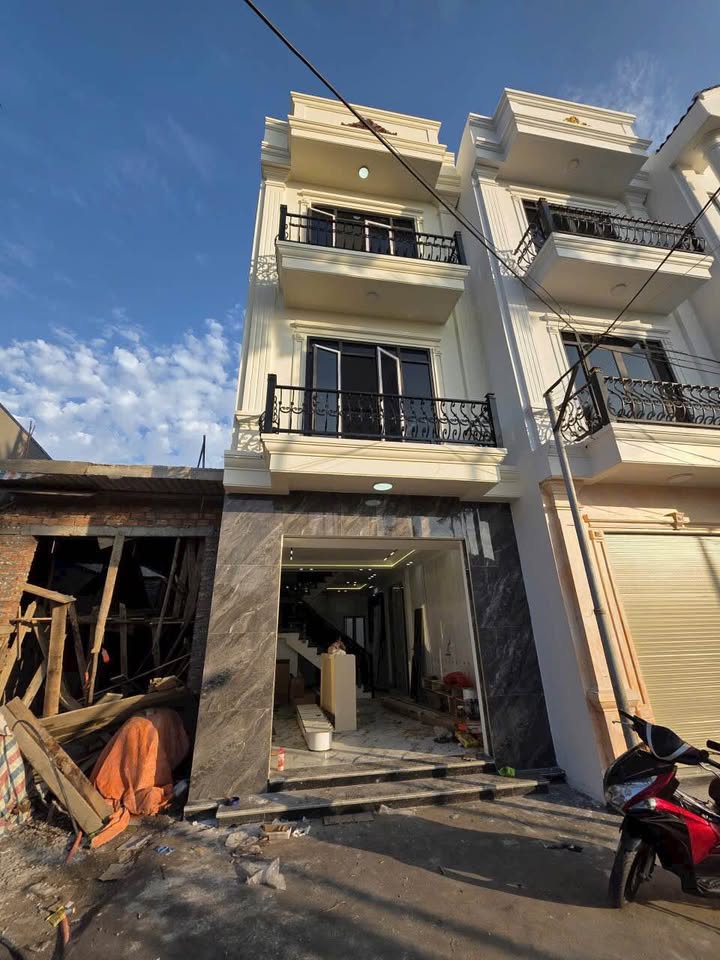 Nhà 3 tầng Hồng Thái, An Dương 50m² giá 2 tỷ - Ô tô đỗ cửa, full nội thất!