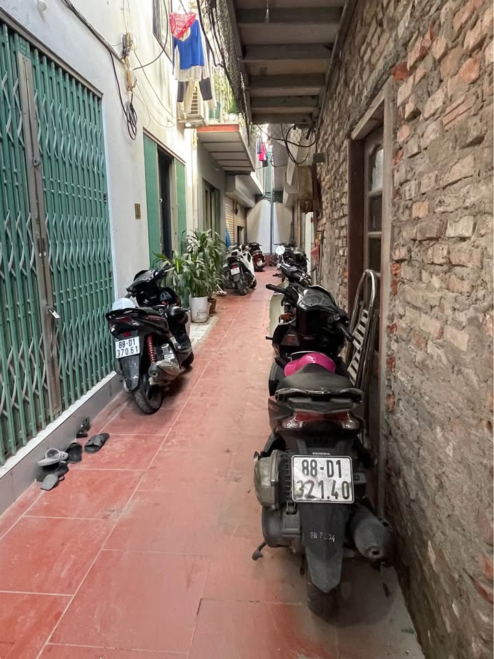 Nhà Tân Mai 31m² giá 2.2 tỷ - Ô tô đỗ cửa, thông thoáng